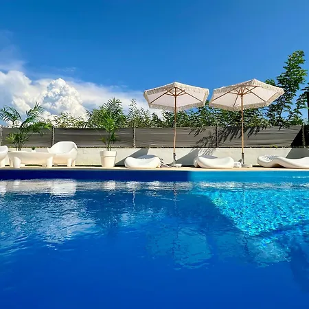 Appartement New Exclusive Horizon With Garden, Hot Tub And Private Pool Near The Sea