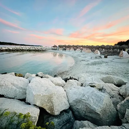 Appartement New Exclusive Horizon With Garden, Hot Tub And Private Pool Near The Sea Poreč