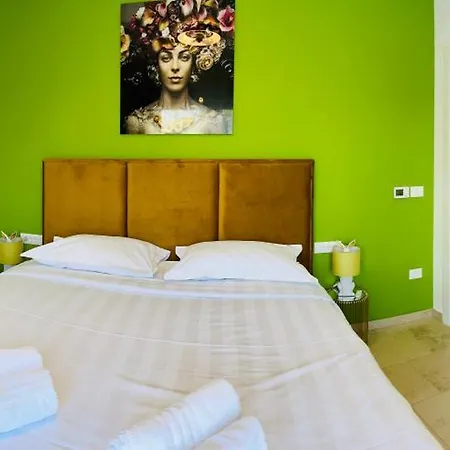 New Exclusive With Garden And Private Pool Near The Sea Apartment
