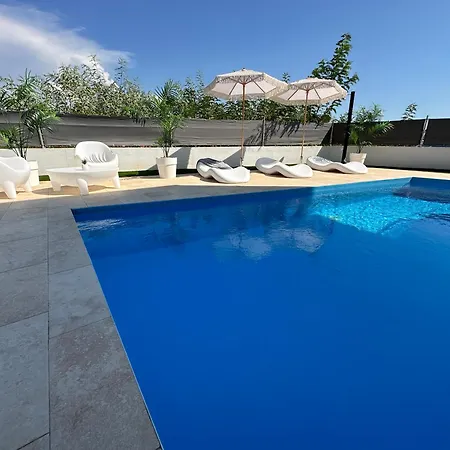 New Exclusive With Garden And Private Pool Near The Sea