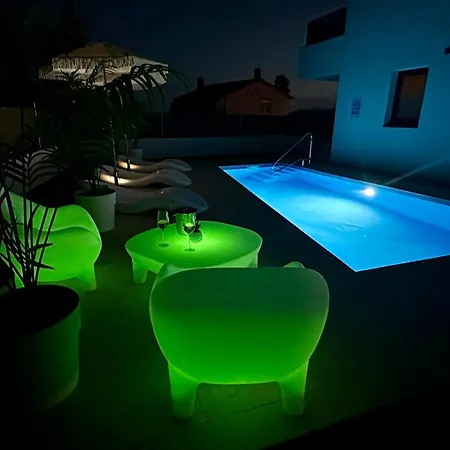 Apartment New Exclusive With Garden And Private Pool Near The Sea *