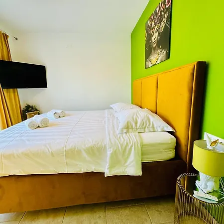 New Exclusive With Garden And Private Pool Near The Sea Porec