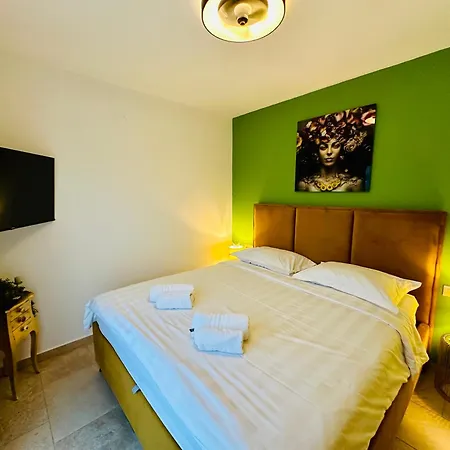 New Exclusive With Garden And Private Pool Near The Sea