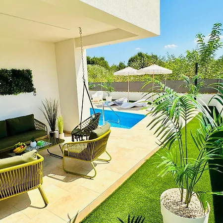 Apartment New Exclusive With Garden And Private Pool Near The Sea *